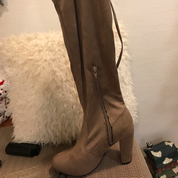 Over the knee boots - Picture 3 of 4